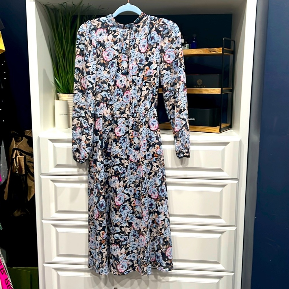 Banana Republic Dress sheer w/ slip size XS like new condition Floral